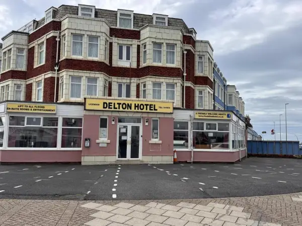 OYO Delton Hotel Blackpool Pleasure Beach 10